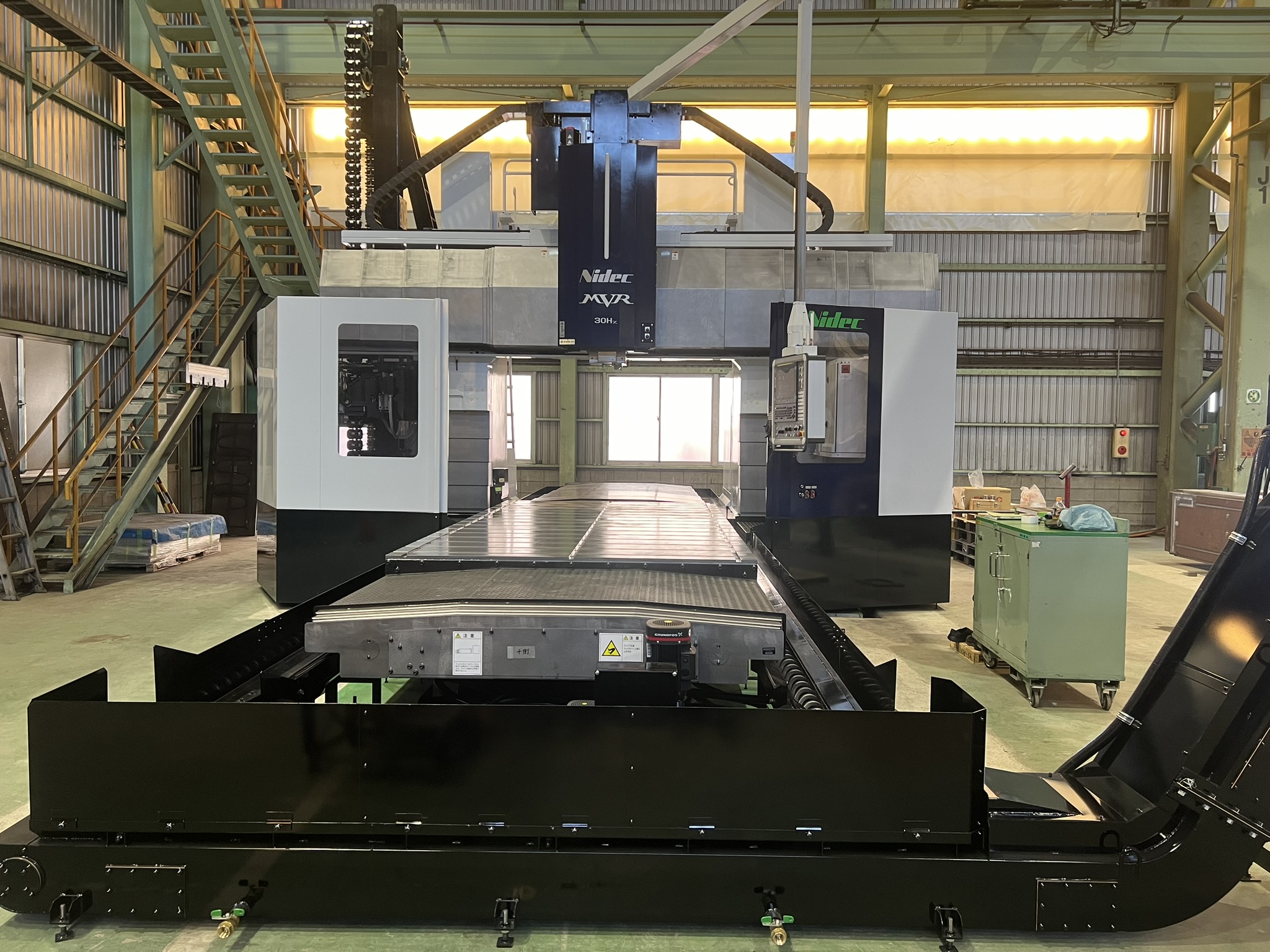 門型五面加工機　MVR30-Hx導入