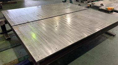 産業機械　大型定盤のフライス加工